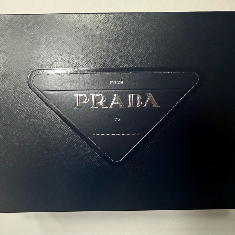 Prada Luna Rossa Carbon EDT 100ml 3 Piece Gift
Set for Men - Picture 4 of 6